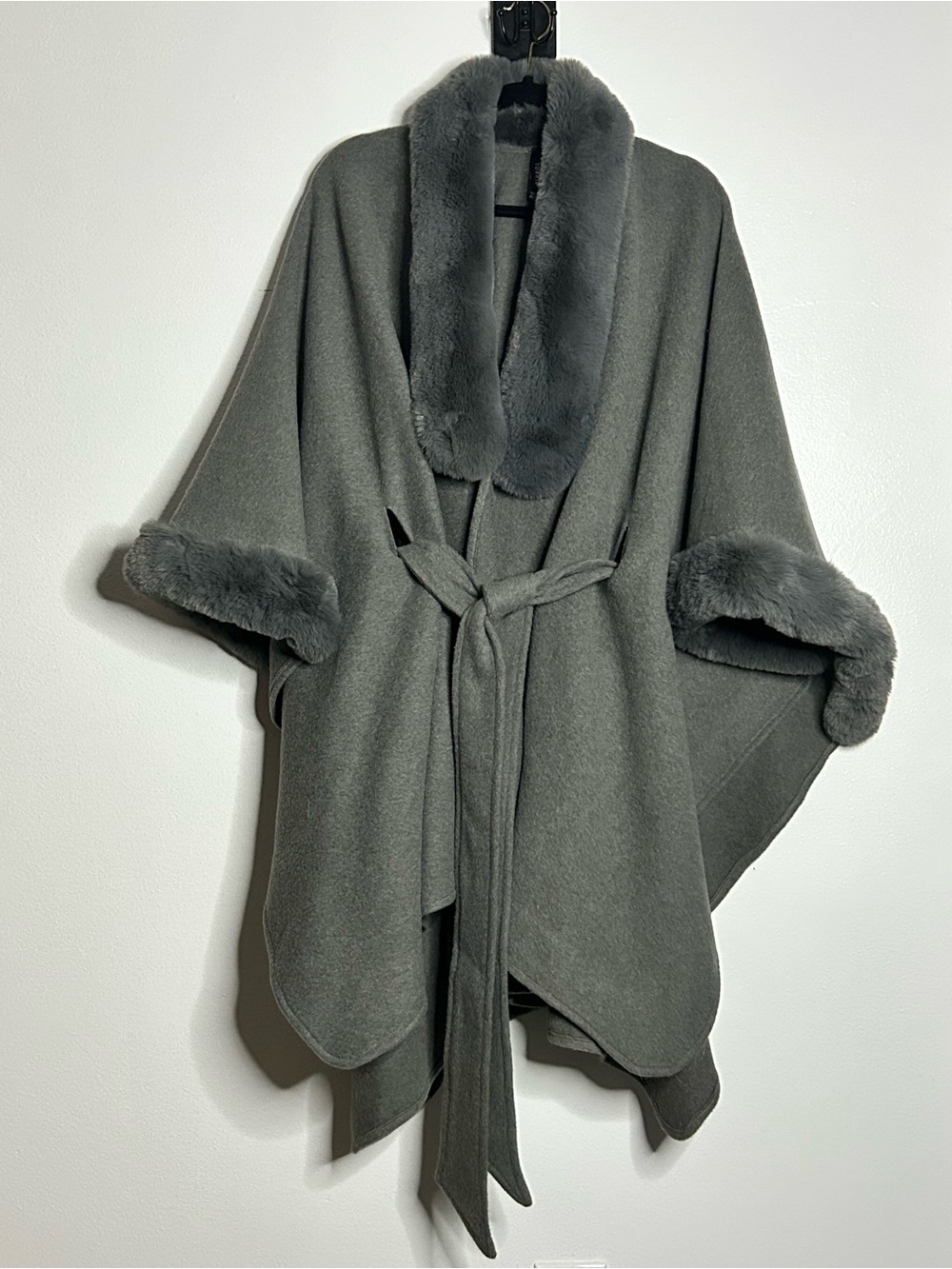 NWOT Torrid Grey Faux Fur Trim Belted Cape Ruana Wrap Coat Jacket Winter OS